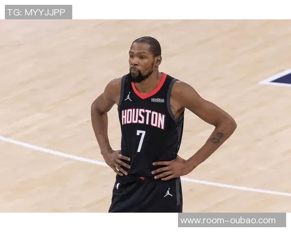 杜兰特本赛季出手次数创生涯新低球场表现引发关注与讨论