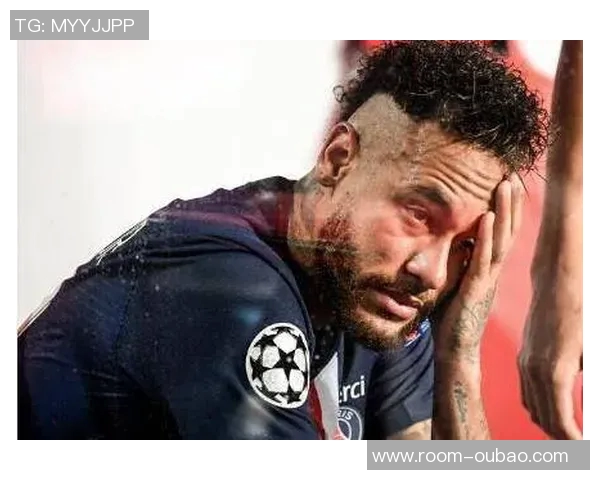 姆巴佩突入禁区遭对方侵犯却未获裁判判罚引发争议